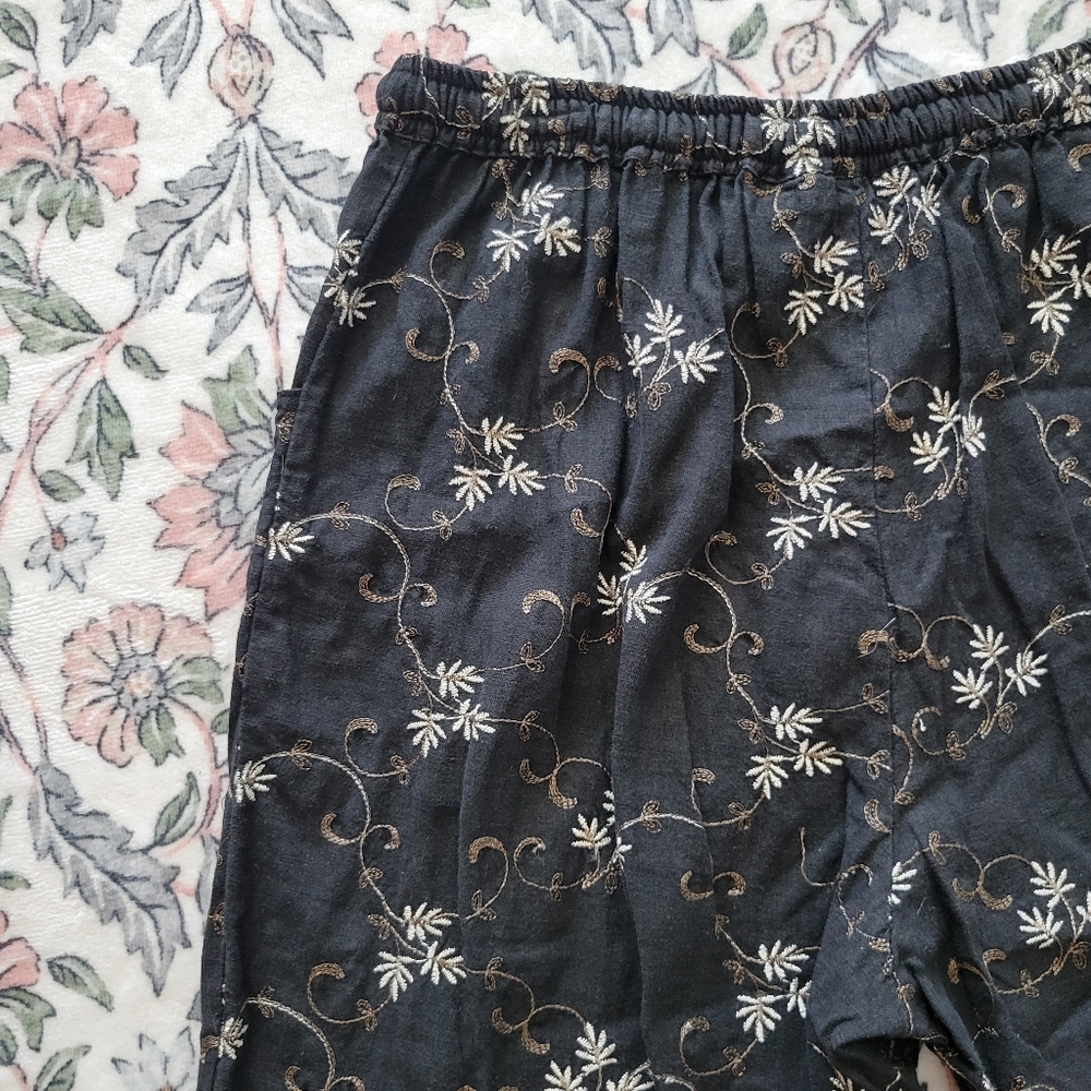 Jane Ashley | Cropped Boho Embroidered Pants - Picture 5 of 6